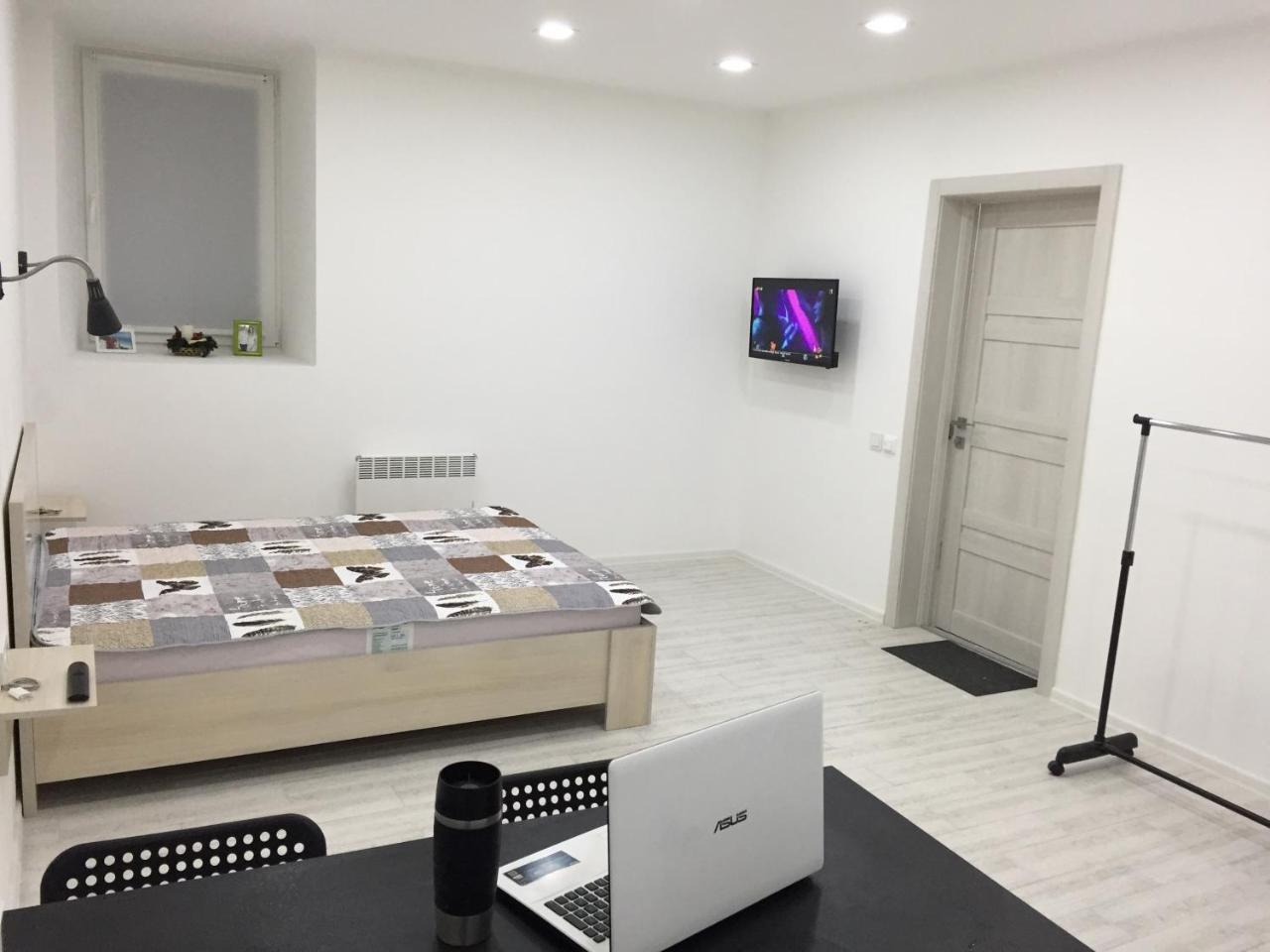 Cozy Underground Apartment At The Center Kherson Luaran gambar